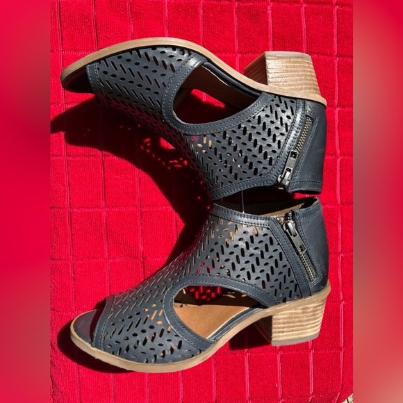 Coldwater Creek Hayden Leather Sandals by Walk With Me Blue Womens Size 6.5 NWOB - Picture 4 of 7